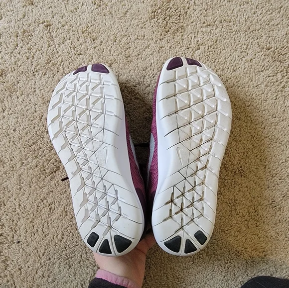 Nike Free RN shoes maroon color - Picture 3 of 4